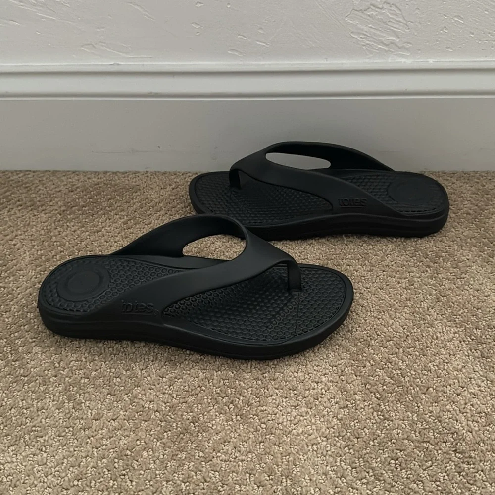 NEW totes Men's Everywear Ara‎ Thong Sandal - Size: 9